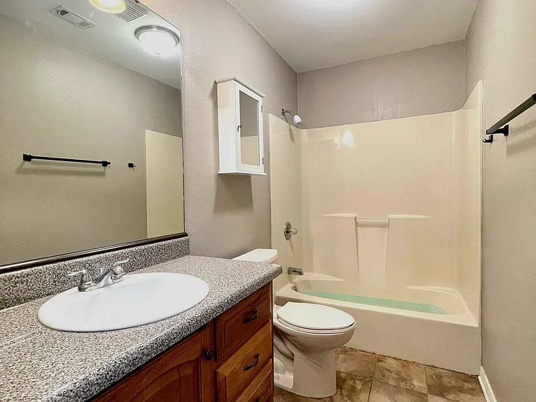 1054 Northview Dr — Photo 14