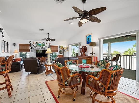 2nd image of 667 Palm Ave