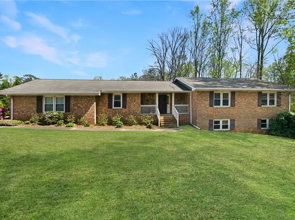 185 Redwood Cir, Fayetteville, GA 30214