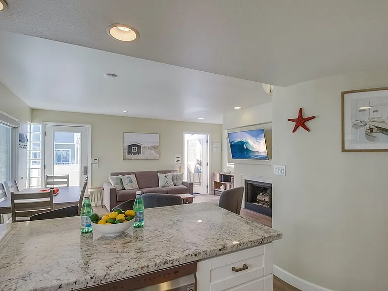 824 Ostend Ct — Photo 11