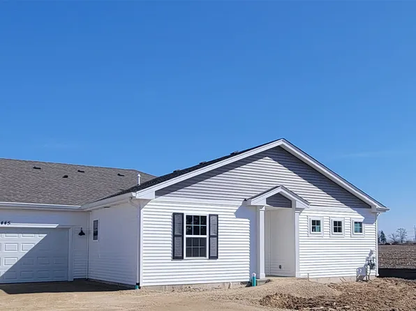 6445 Juniper Dr, Wonder Lake, IL 60097