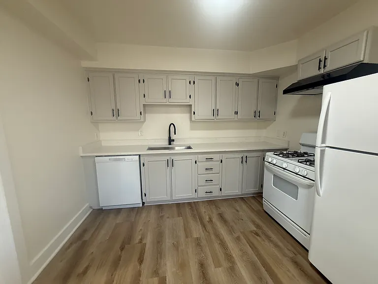 221 N L St #221 — Photo 7