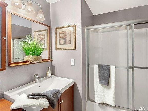 3rd image of 17204 NE 45th St APT 58