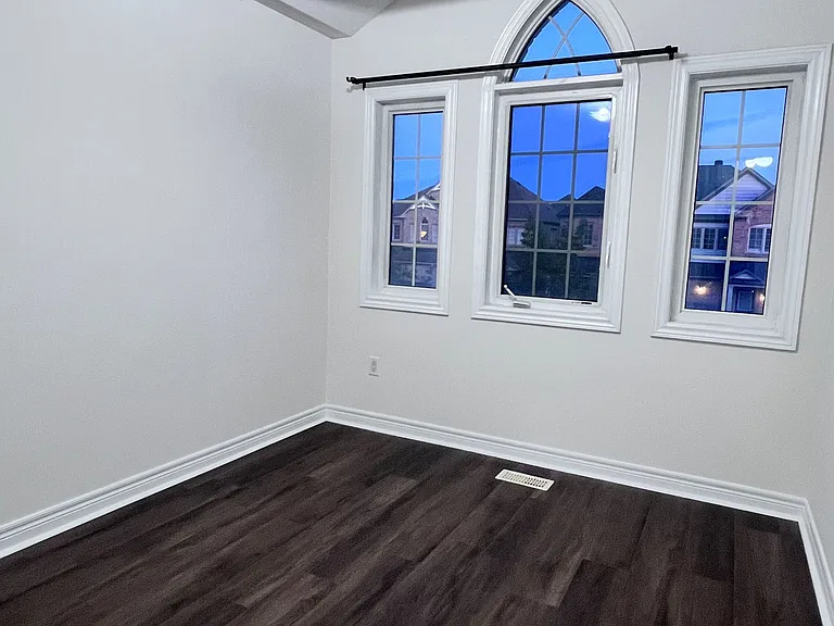 10 Brown Ln — Photo 3