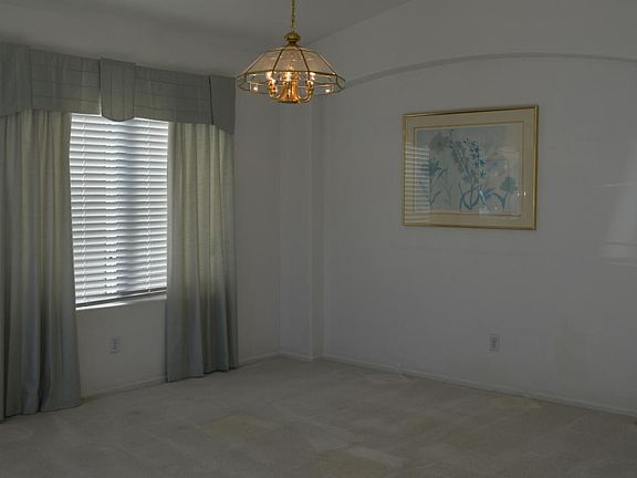 3rd image of 870 W Sierra Madre Ave