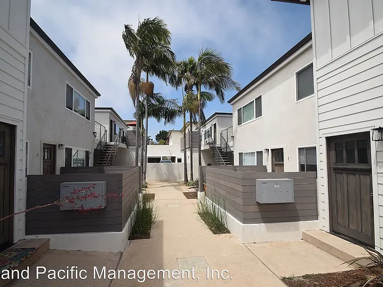 1351 Manhattan Beach Blvd #4 — Photo 9