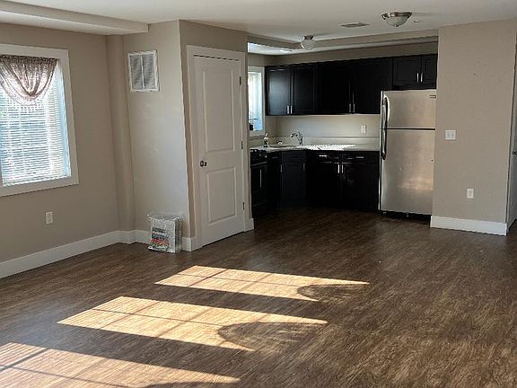 2nd image of 1095 Rockland Ave APT 2B