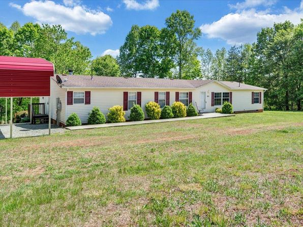 915 Powells Store Rd, Glade Hill, VA 24092