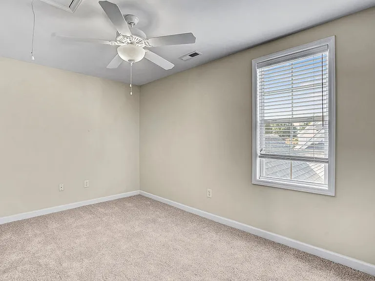 606 Center St — Photo 27