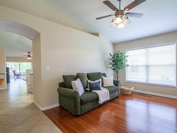 3rd image of 9934 Stockbridge Dr