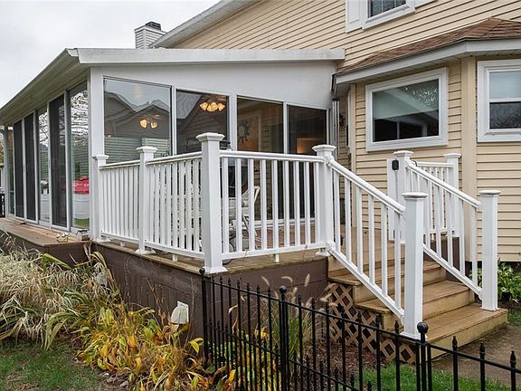 3rd image of 2215 Canterbury Cir