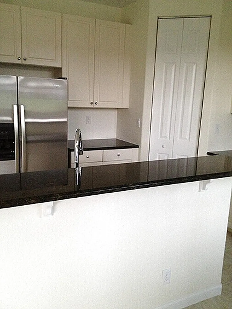 3 bed, 1826 sqft, $3,000 — Photo 4