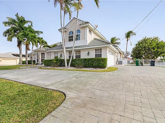 3rd image of 5215 SW 23rd Ave