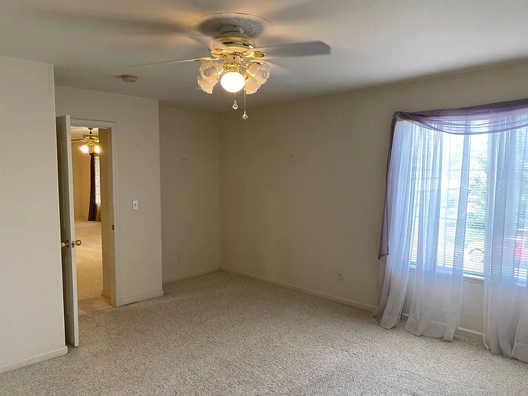 915 Cardoza Rd — Photo 9