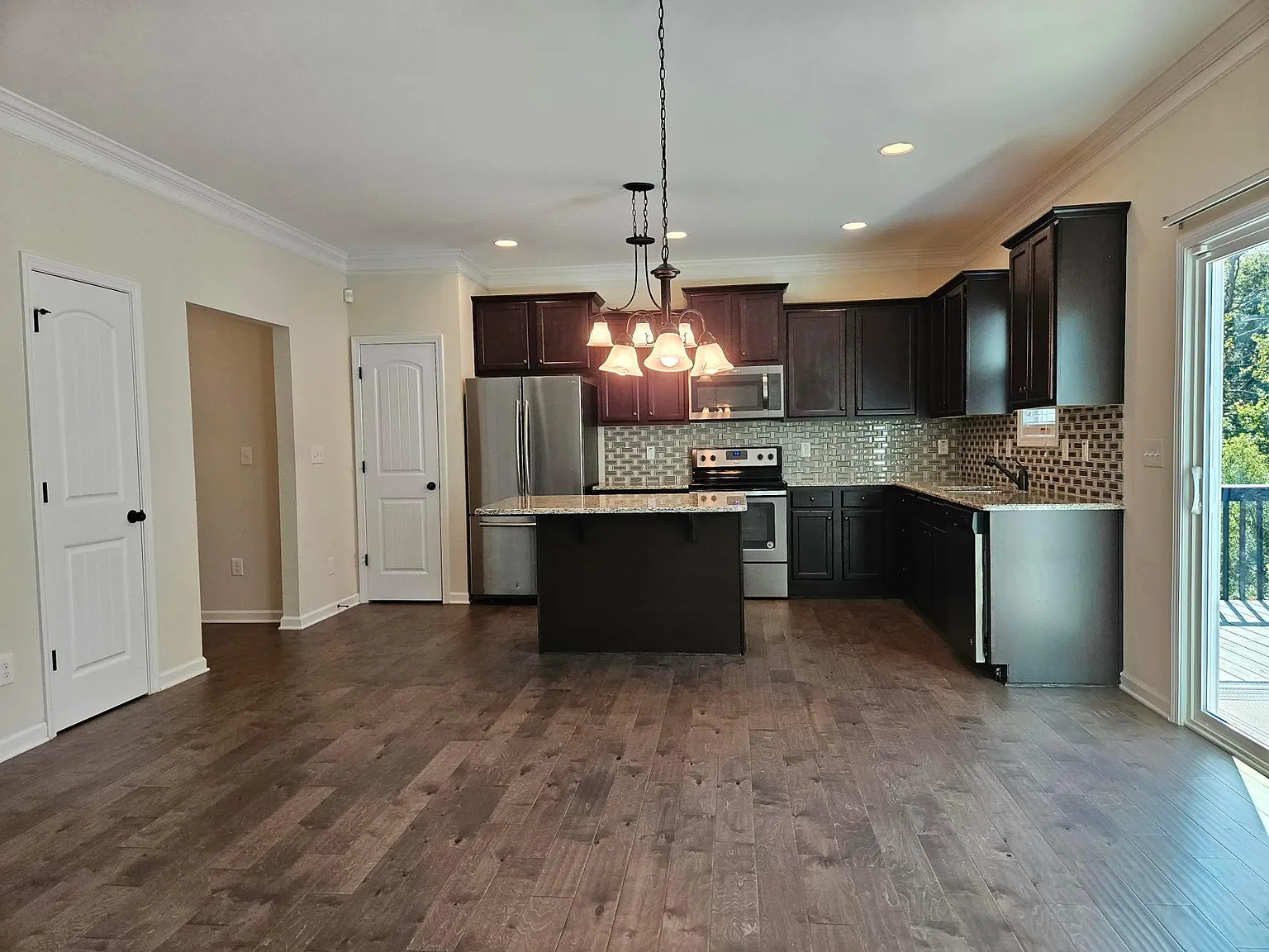 3 bed, 2.5 bath, 1786 sqft, $2,000 — Photo 4