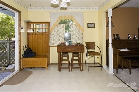 Sliders from dining area to deck