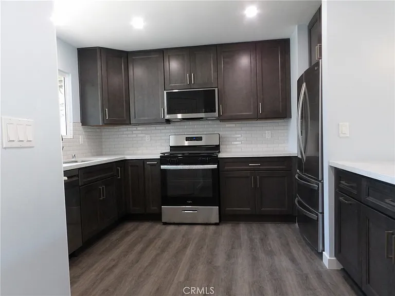 2737 Burly Ave — Photo 5