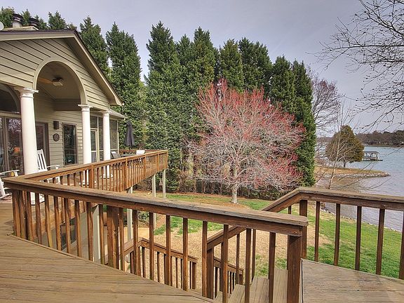 4th image of 215 Broadbill Dr