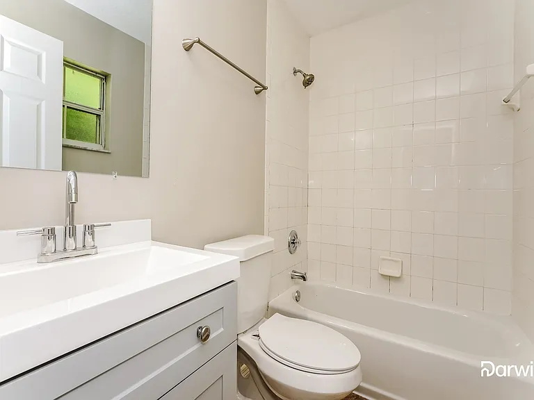 230 N Salisbury Ave — Photo 9