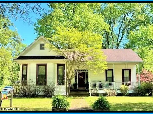 206 Panola Ave, Batesville, MS 38606