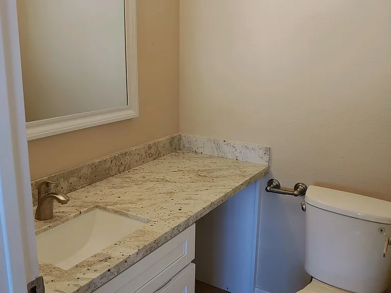 Surfside Apartments — Photo 6