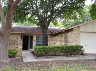 8635 Tanbark Dr, San Antonio, TX 78240