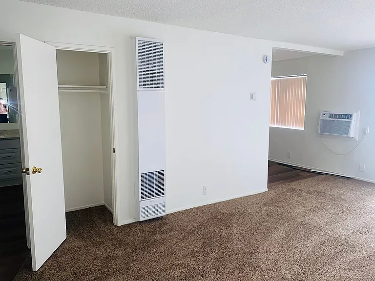 25250 Prospect Ave — Photo 3