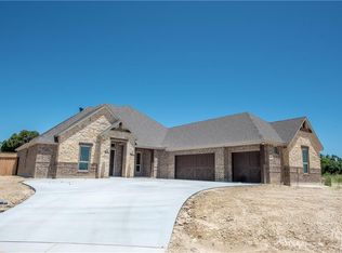 100 Oxford Ct, Weatherford, TX 76088