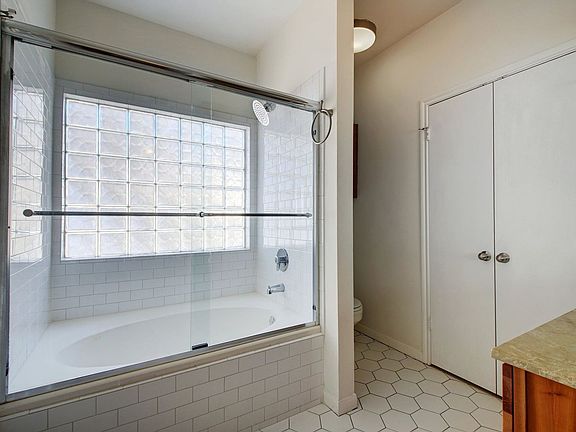 3rd image of 2209 Hancock Dr APT 23
