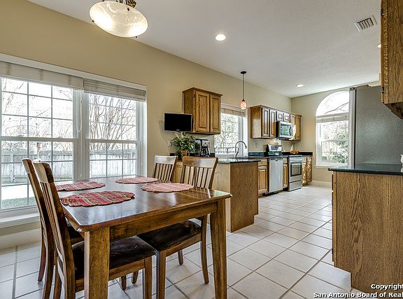 4th image of 2407 Oakline Dr