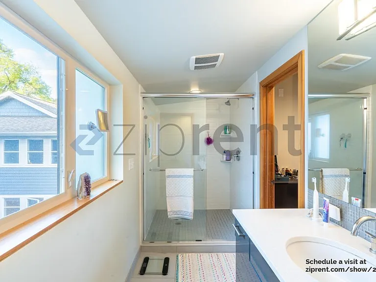 215 24th Ave E #D — Photo 19