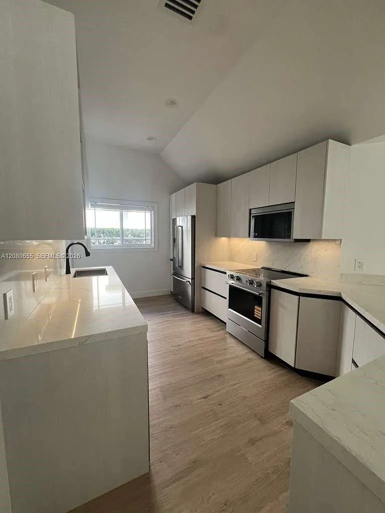 Brickell Estates — Photo 4