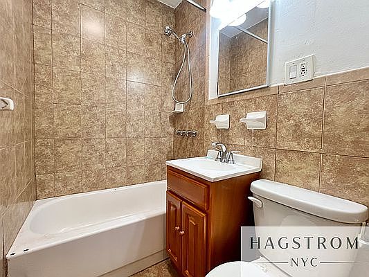 5th image of 607 Gates Ave #3C