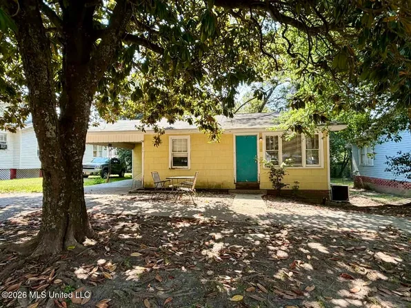 215 S 4th St, McComb, MS 39648