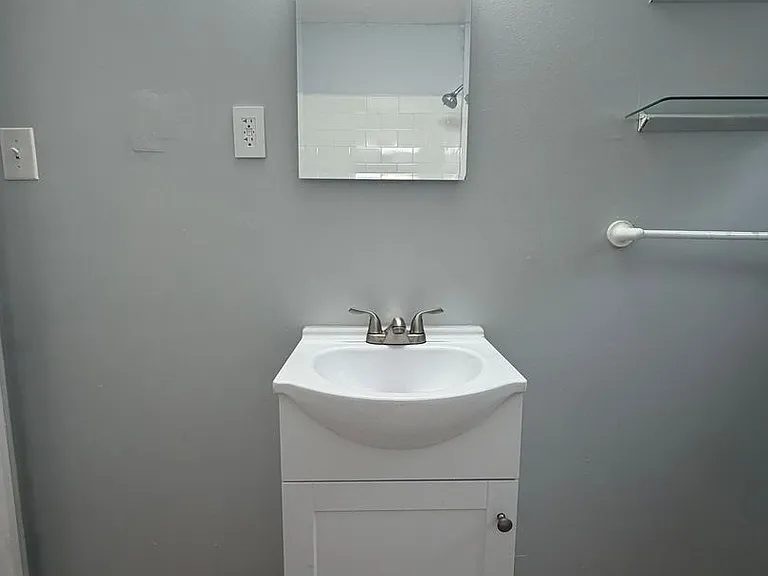 3328 Ellwood Ave.* — Photo 18