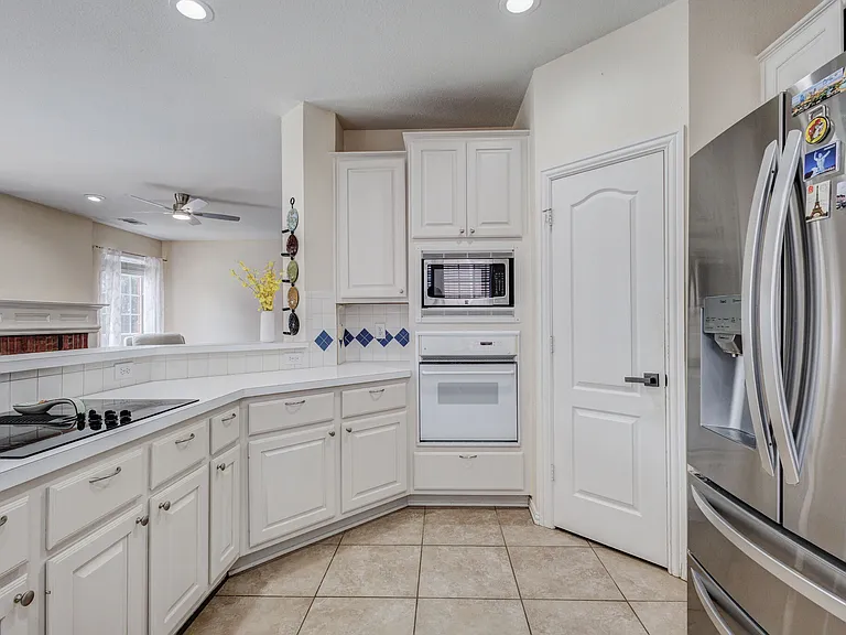 2816 Lakehollow Ln — Photo 12