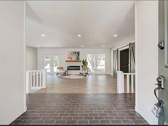 3rd image of 2119 Parkland Way