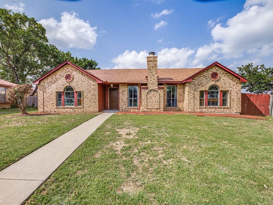 1st image of 925 Field Trail Dr