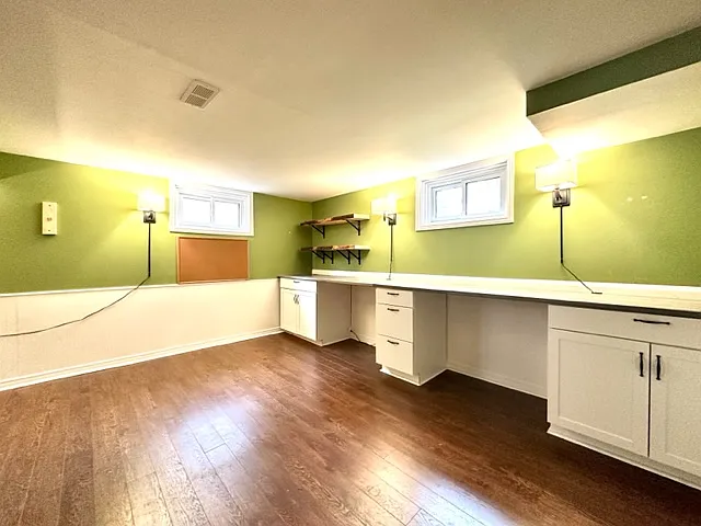 320 Brock St — Photo 9