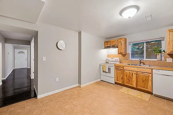 731 Harlan St #B — Photo 6