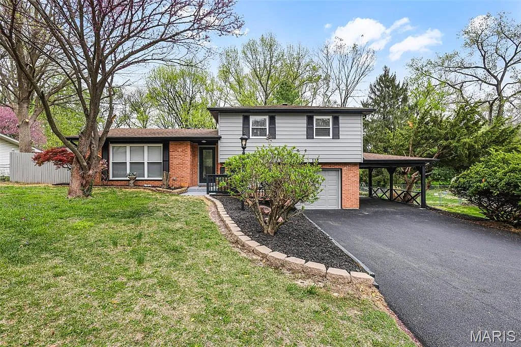 112 Westridge Dr photo 1