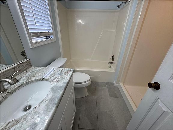 5th image of 5209 Sharon Dr