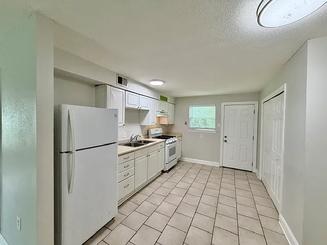 212 Omega St #D — Photo 2