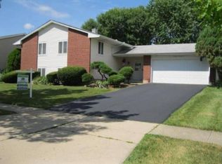 1472 Mitchell Trl, Elk Grove Village, IL 60007