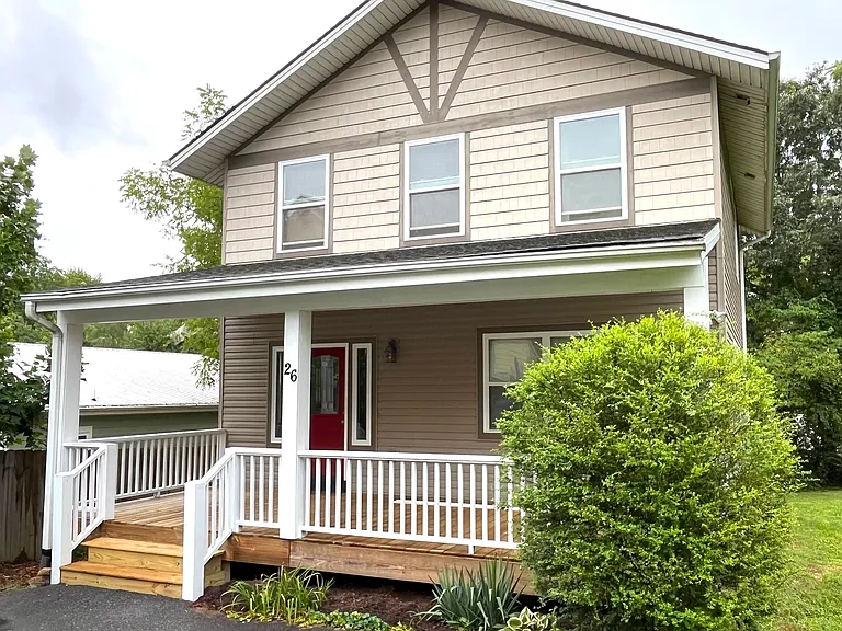 26 Nevada Ave — Photo 1