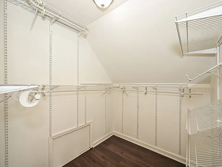 222 Hermitage Dr — Photo 12