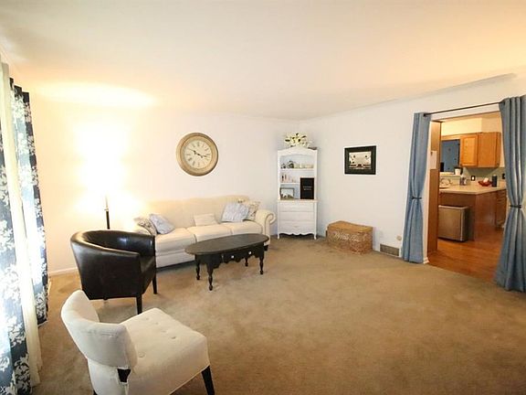 3rd image of 1549 Robin Ln #1553
