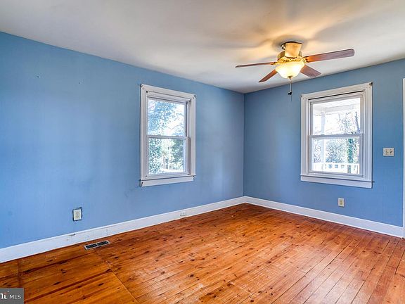 5th image of 1622 Orange Rd