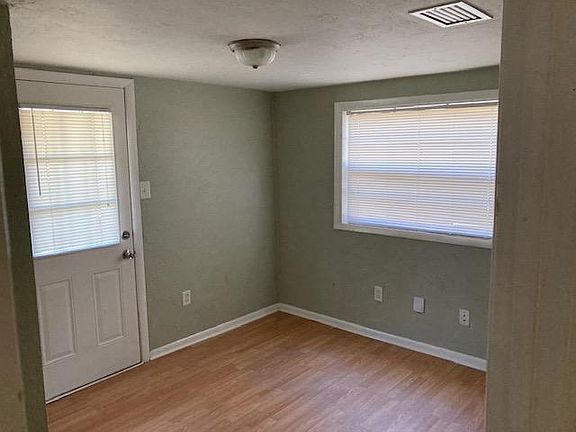 3rd image of 1112 SE 3rd Ave