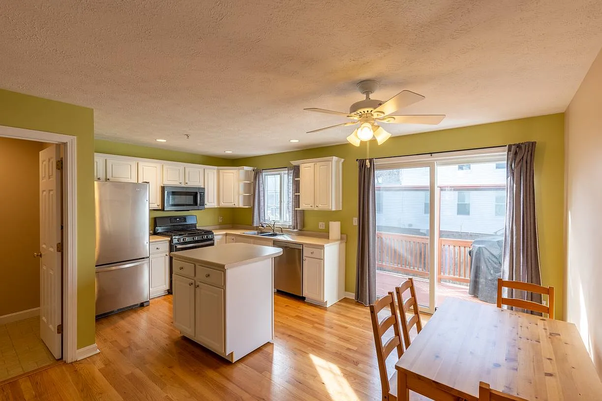 2 bed, 1604 sqft, $3,000 — Photo 3